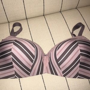 No-Wire Cacique Bra NWOT